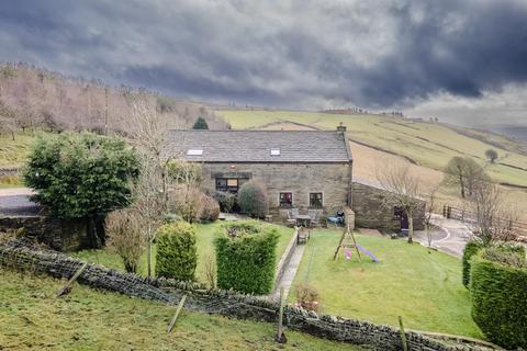 5 bed property, in Roper Lane, £695,000