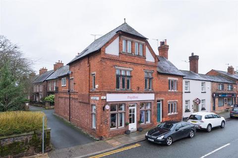 3 bed property, in High Street, £320,000