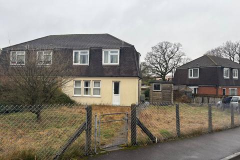 3 bed property, in Dolawel, £135,000
