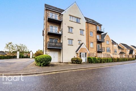 2 bed property, in Varcoe Gardens, £300,000
