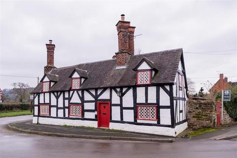 2 bed property, in Peckforton Road, £275,000