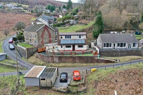 3 bed property, in Aberbeeg, £235,000