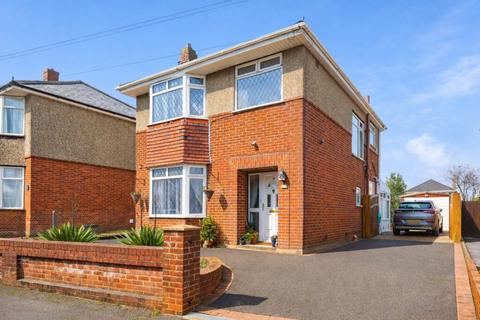 3 bed property, in Hood Crescent, £400,000