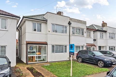 3 bed property, in Tamworth Park, £550,000