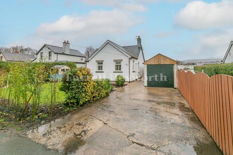 3 bed property, in Six Arches Lane, £300,000