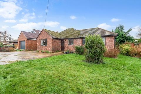 4 bed property, in WALTHAM CHASE - NO CHAIN., £550,000
