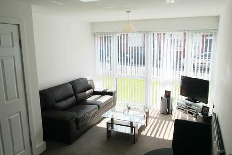 1 bed property, in Ashley Court, £40,000