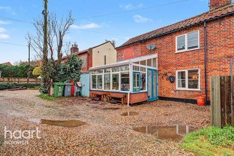 4 bed property, in The Street, £260,000