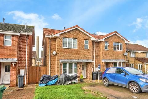3 bed property, in Kingslea Park, £175,000