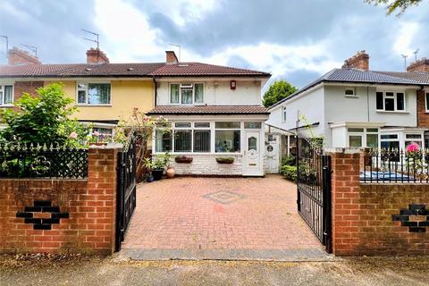 3 bed property, in Fox Green Crescent, £265,000