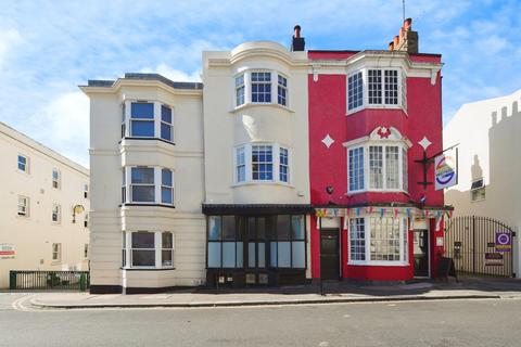 2 bed property, in Western Street, £285,000