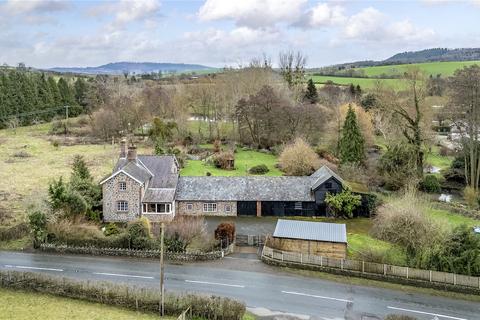 3 bed property, in Walford, £450,000