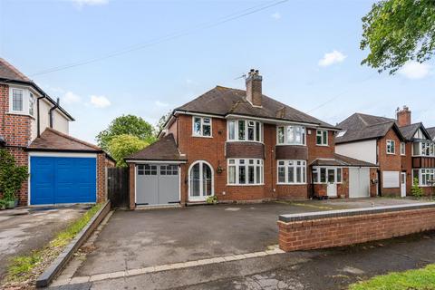 3 bed property, in Kingswood Close, £550,000