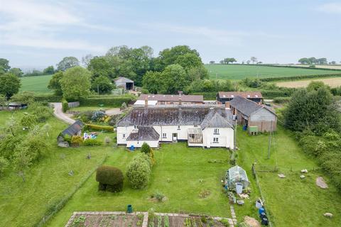 7 bed property, in Plymtree, £600,000