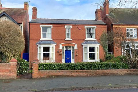 3 bed property, in South Road, £575,000