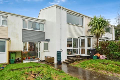 2 bed property, in Dale Road, £220,000