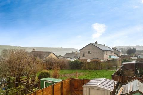 2 bed property, in Dale Road, £210,000