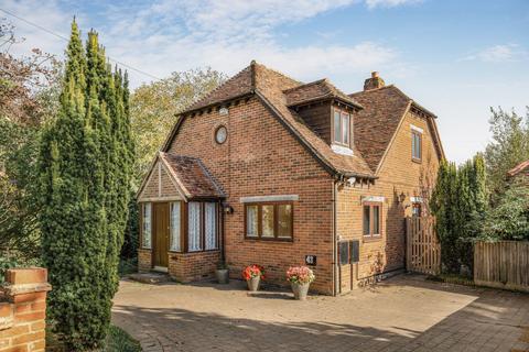 3 bed property, in Nup End Lane, £575,000