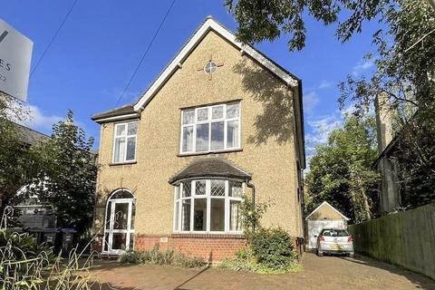 4 bed property, in Castle Road, £565,000