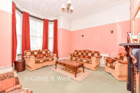5 bed property, in Welch Road, £460,000