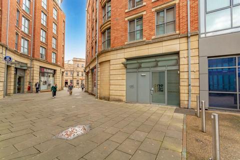 1 bed property, in Adams Walk, £100,000