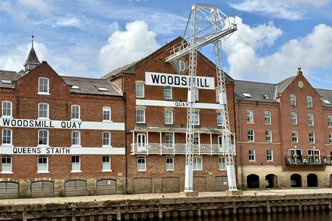 1 bed property, in Skeldergate, £200,000