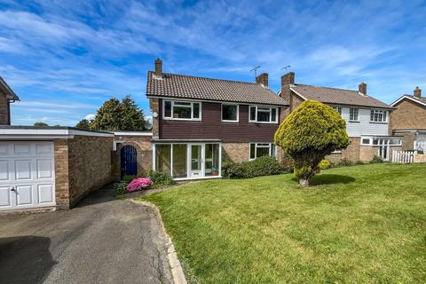 4 bed property, in Fern Road, £460,000
