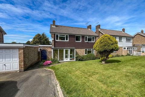 4 bed property, in Fern Road, £460,000