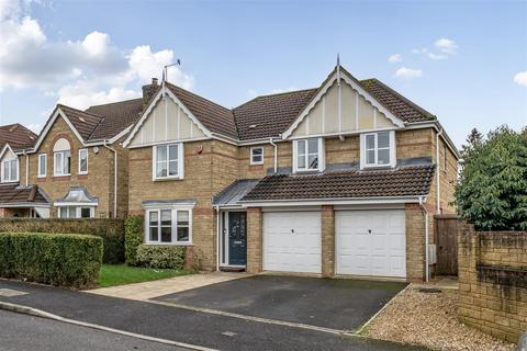 5 bed property, in Fallow Field Close, £615,000
