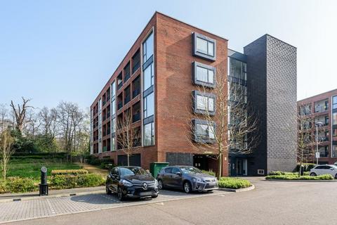 1 bed property, in Ebony Crescent, £285,000