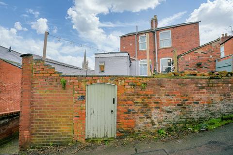 3 bed property, in Prospect Place, £130,000