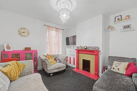 3 bed property, in Prospect Place, £130,000