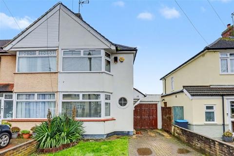 2 bed property, in Coniston Gardens, £444,950