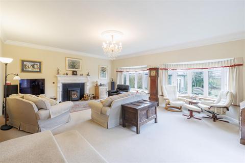 4 bed property, in Holton Road, £750,000