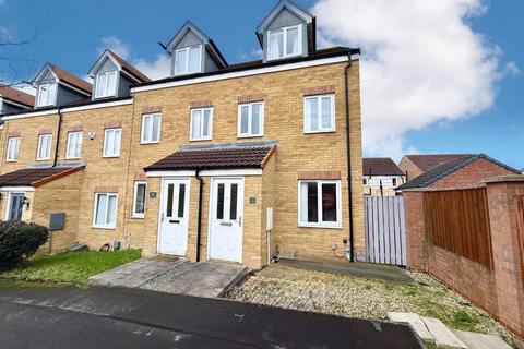3 bed property, in Greensforge Drive, £185,000
