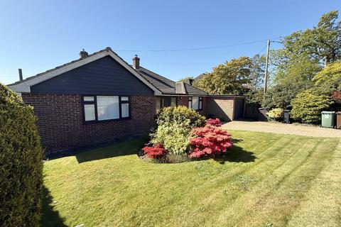 3 bed property, in Pett Road, £600,000