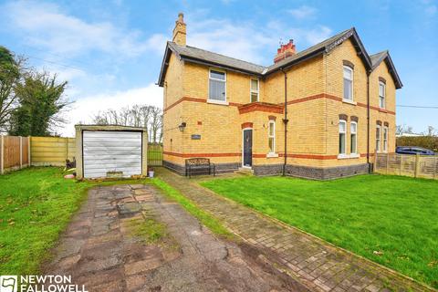 3 bed property, in Bolham Villas, £325,000