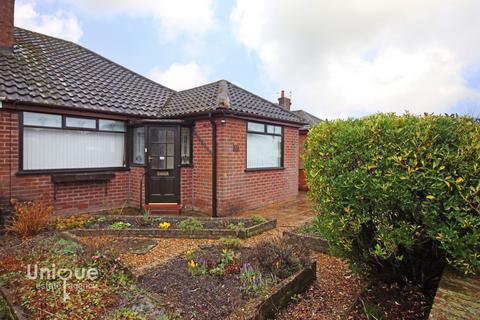 2 bed property, in Ascot Road, £160,000