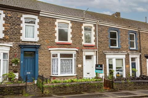 3 bed property, in Longford Crescent, £180,000
