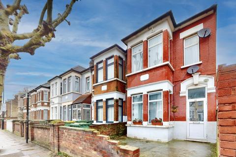3 bed property, in Terrace Road, £570,000