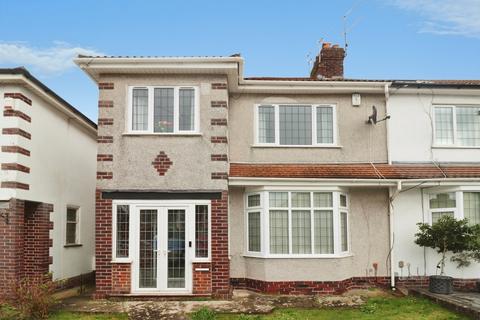 3 bed property, in Cleeve Hill, £450,000
