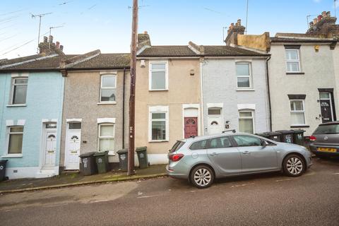 2 bed property, in Castle Street, £260,000