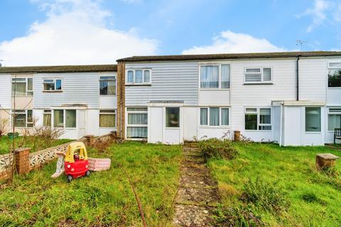3 bed property, in Brading Close, £220,000
