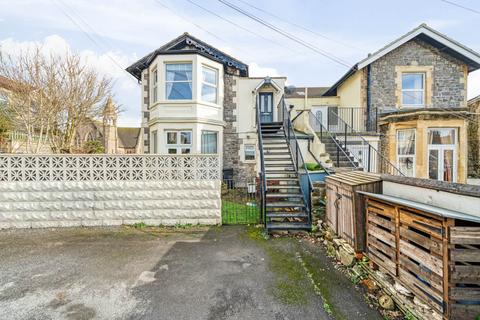 2 bed property, in Connaught Place, £225,000