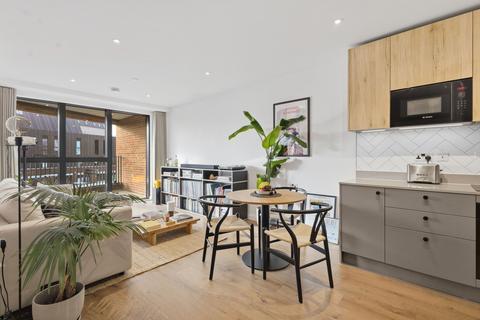 1 bed property, in Yeo Street, £375,000