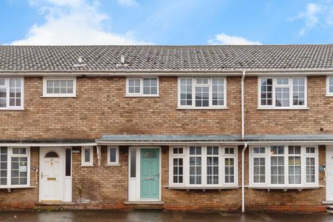 3 bed property, in High Street, £150,000