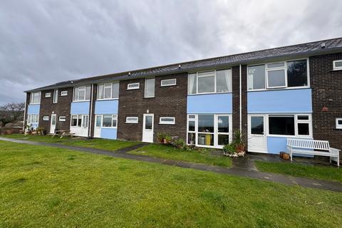 2 bed property, in Morfa Gwyn, £125,000