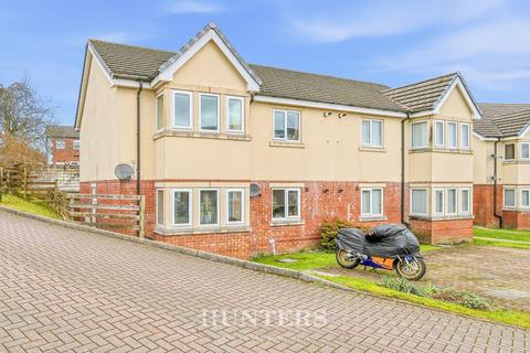 2 bed property, in The Oaklands, £110,000