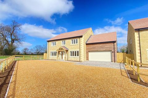 4 bed property, in Southwick, £750,000