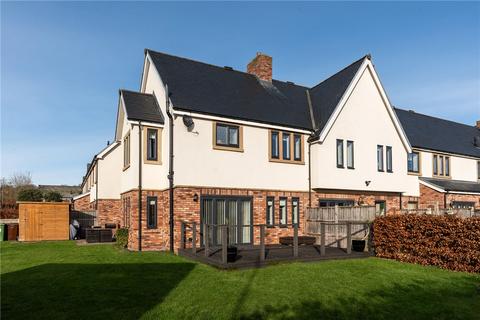 4 bed property, in Mellor Close, £550,000